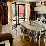 Luxurious 2 Bedroom Appt At The Black Sea Coast Apartmán
