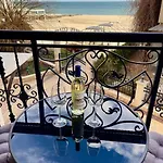 Luxurious 2 Bedroom Appt At The Black Sea Coast