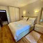Luxurious 2 Bedroom Appt At The Black Sea Coast Apartmán