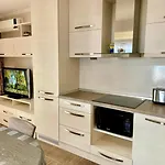 Apartmán Luxurious 2 Bedroom Appt At The Black Sea Coast *