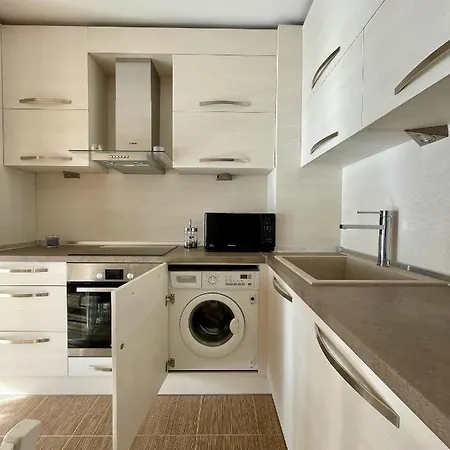 Luxurious 2 Bedroom Appt At The Black Sea Coast *