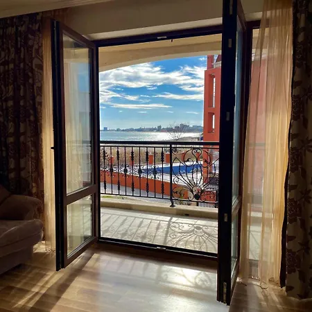 Апартаменты Luxurious 2 Bedroom Appt At The Black Sea Coast Солнечный берег