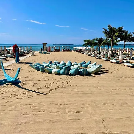 Luxurious 2 Bedroom Appt At The Black Sea Coast 公寓 阳光海滩