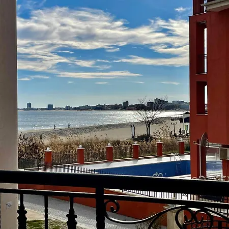 Luxurious 2 Bedroom Appt At The Black Sea Coast 阳光海滩