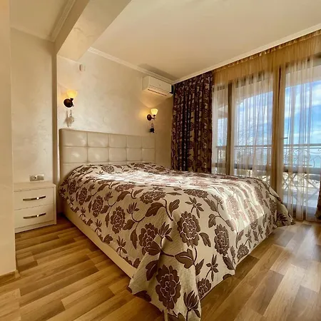 Apartment Luxurious 2 Bedroom Appt At The Black Sea Coast