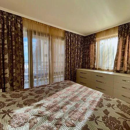 Апартамент Luxurious 2 Bedroom Appt At The Black Sea Coast *