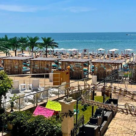 Апартамент Luxurious 2 Bedroom Appt At The Black Sea Coast
