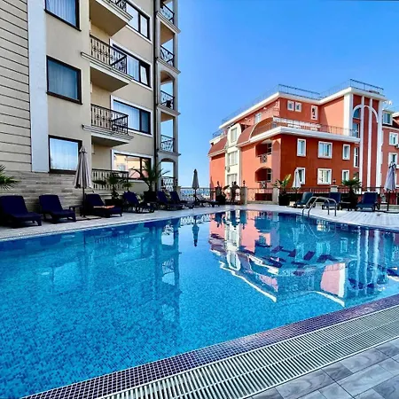 Апартаменты Luxurious 2 Bedroom Appt At The Black Sea Coast Солнечный берег