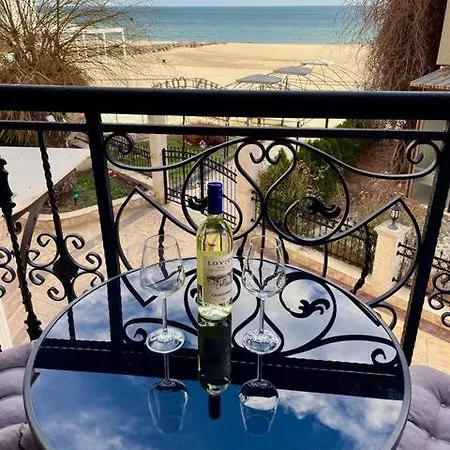 Luxurious 2 Bedroom Appt At The Black Sea Coast