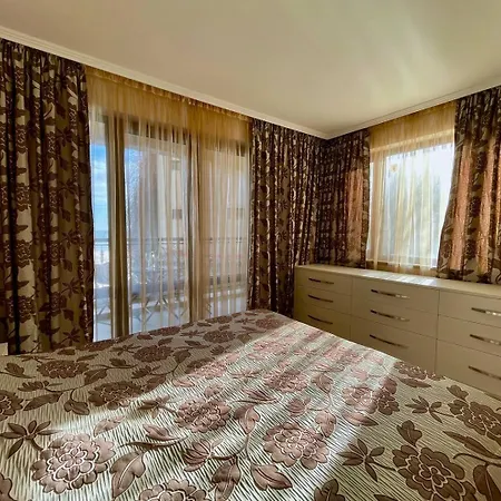 Luxurious 2 Bedroom Appt At The Black Sea Coast *